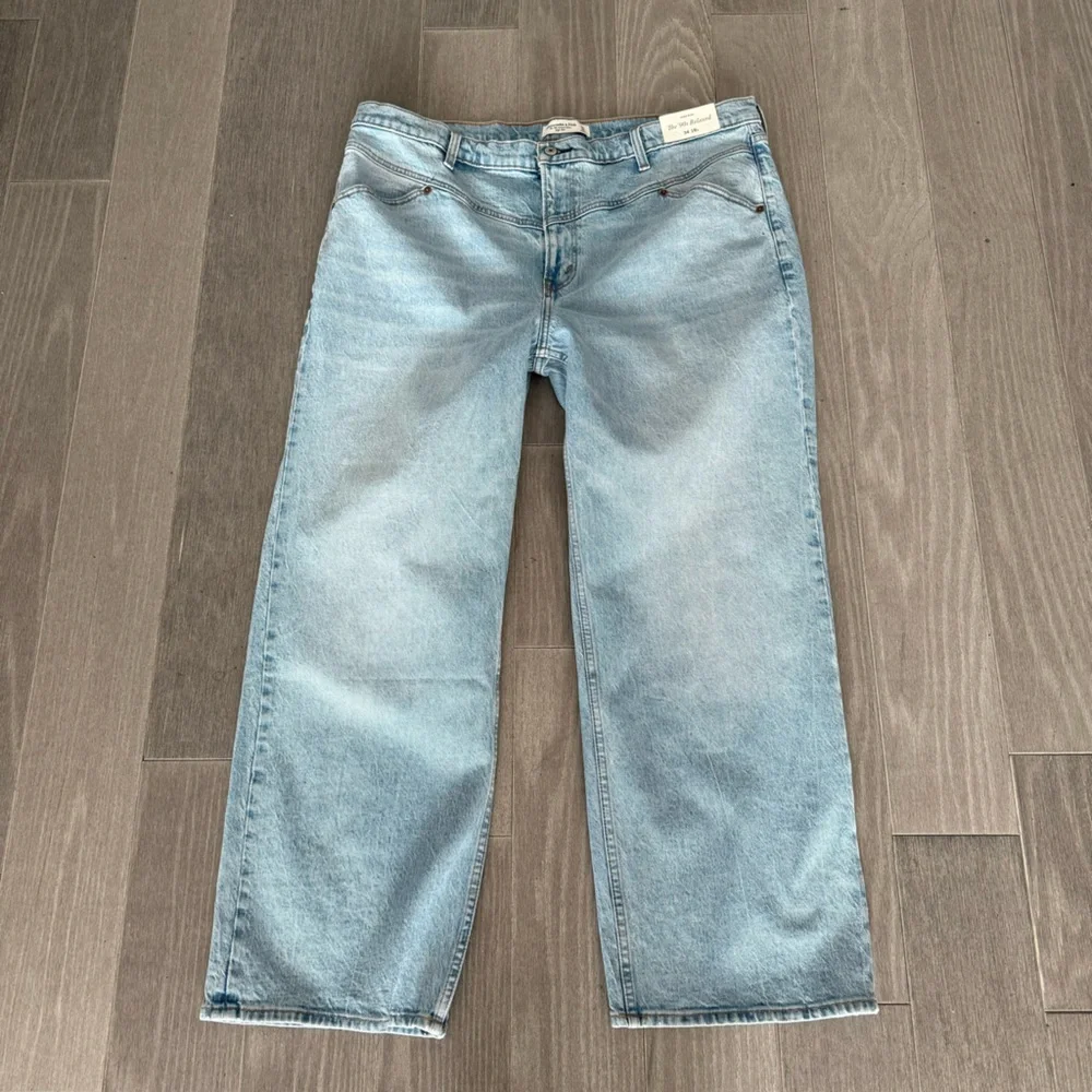 NWT Abercrombie Fitch The 90s High Rise Relaxed Jean Medium With Front Yoke 34 S - Picture 6 of 16